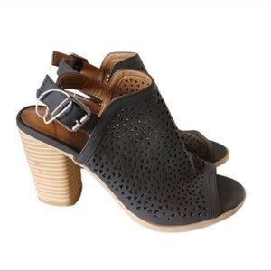 Universal Thread Black Wedges